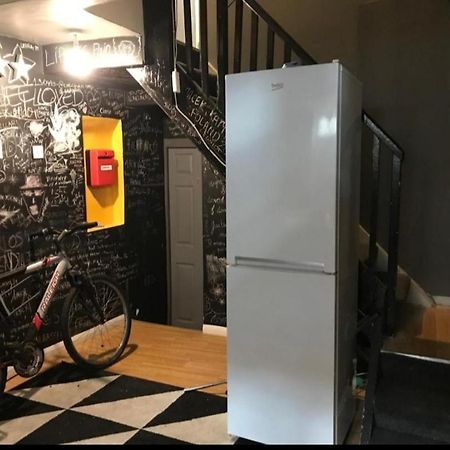 Single Room With Underbed 8 London Exterior photo