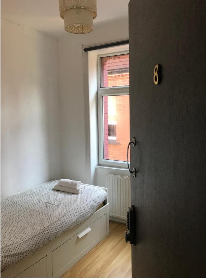 Single Room With Underbed 8 London Exterior photo