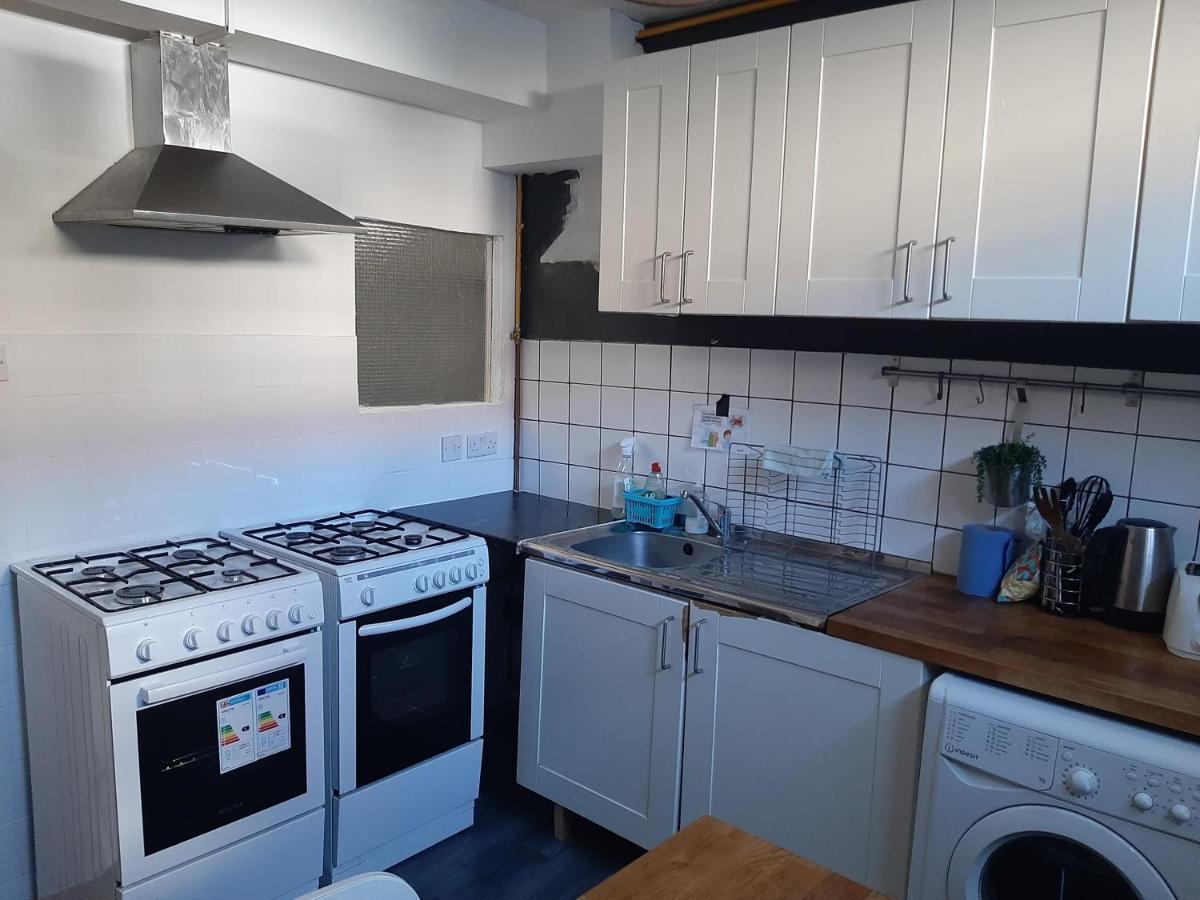 Single Room With Underbed 8 London Exterior photo