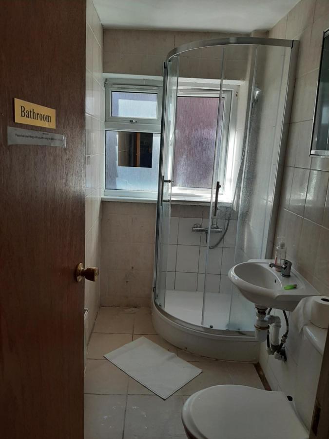 Single Room With Underbed 8 London Exterior photo